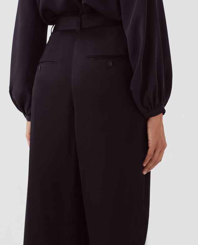 Pantalón fluido satinado H091 black beauty