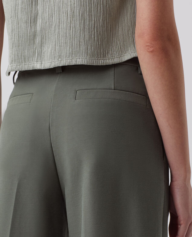 CAMILLE - Pantalón carrot J560 basil dark green