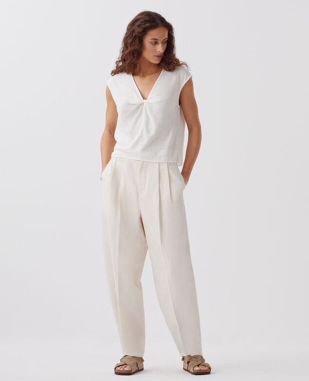 Pantalón con pinzas J314 beige