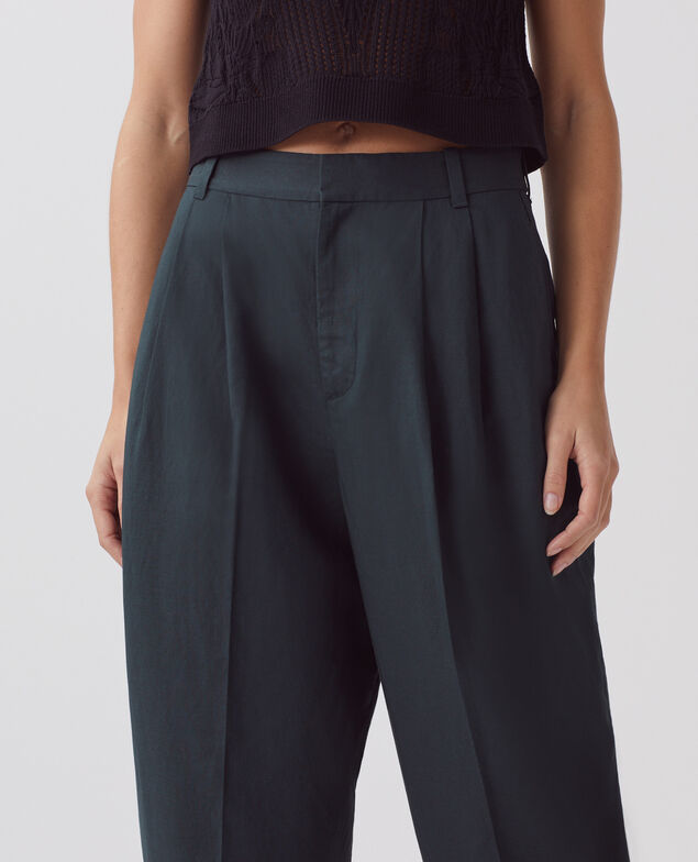 Pantalón con pinzas J690 blueberry