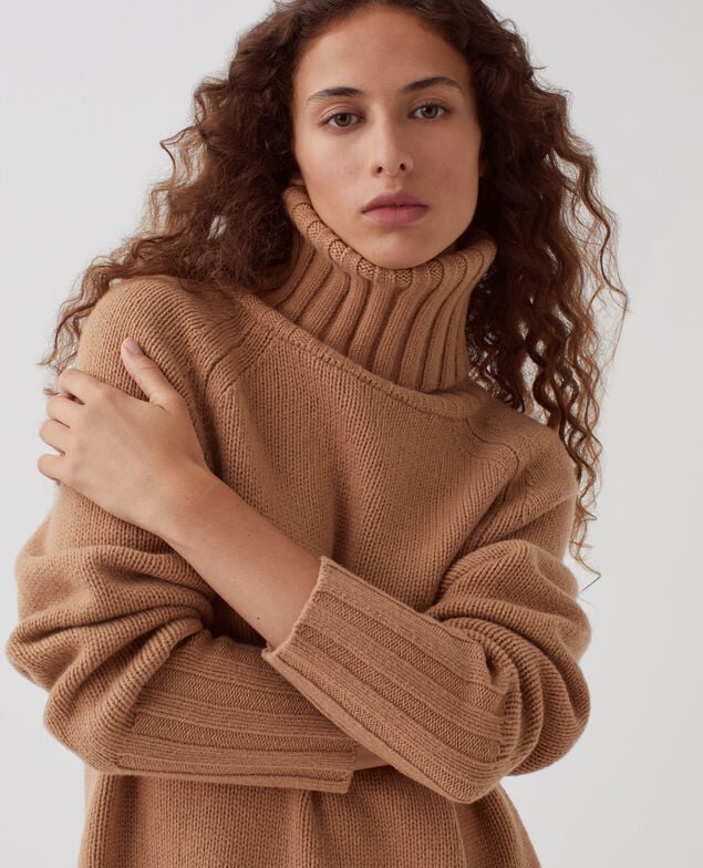 Vestido de lana con cuello vuelto I321 camel
