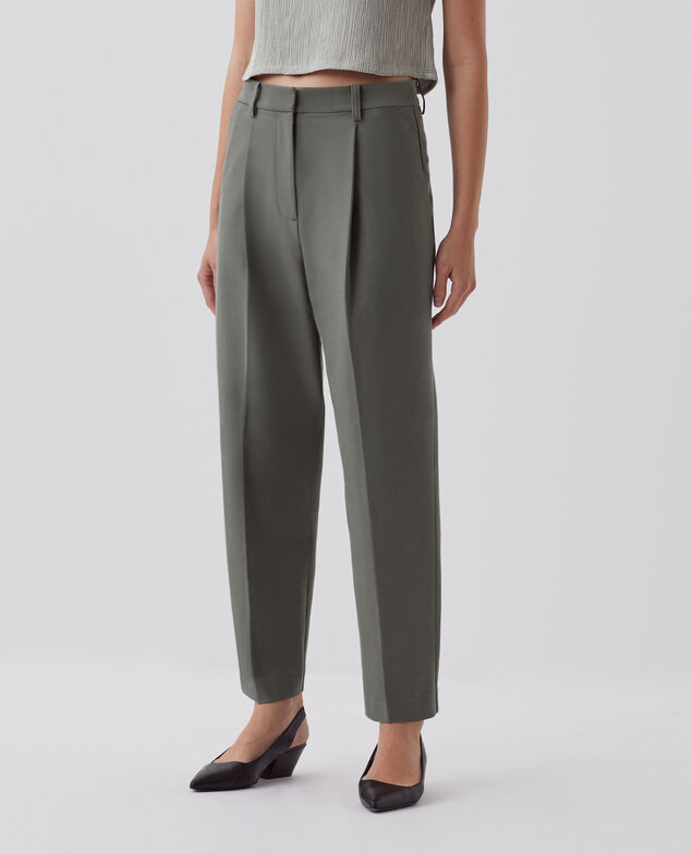CAMILLE - Pantalón carrot J560 basil dark green