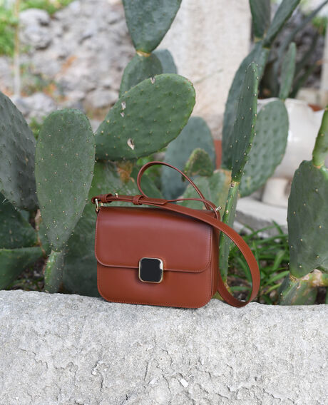 VIC - bolso caja de cuero 4024 camel 2wba119