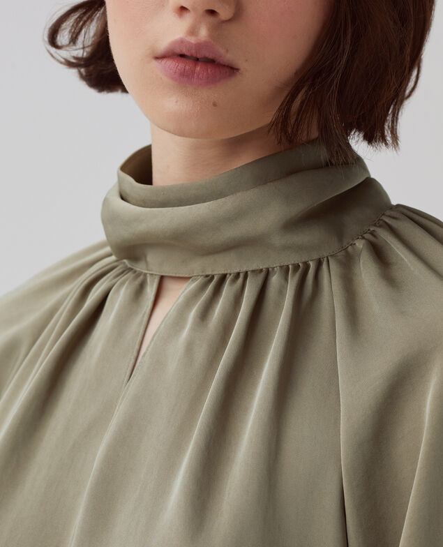 Blusa fluida tacto seda I560 covert green
