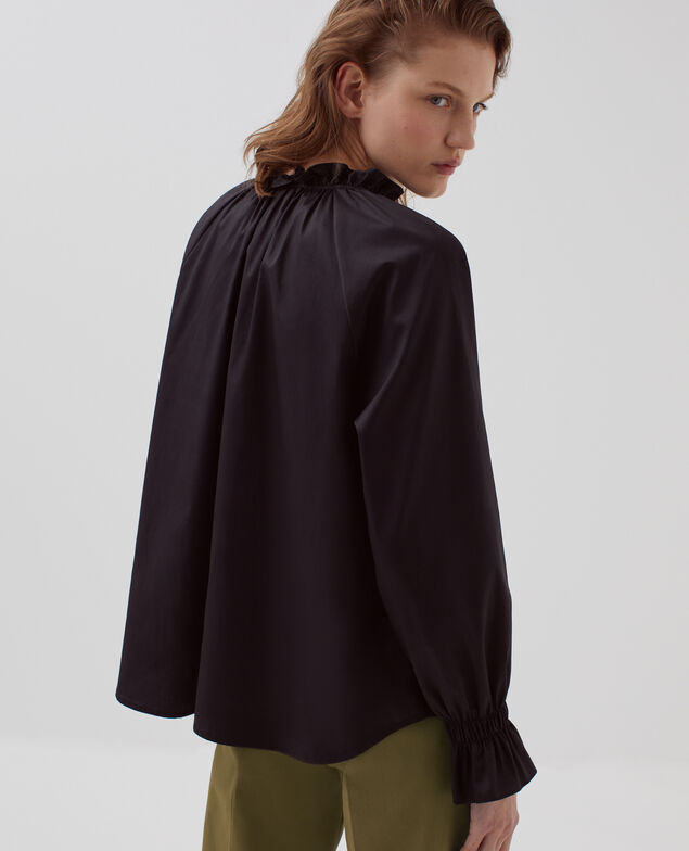 Camisa con cuello de volantes H091 black beauty