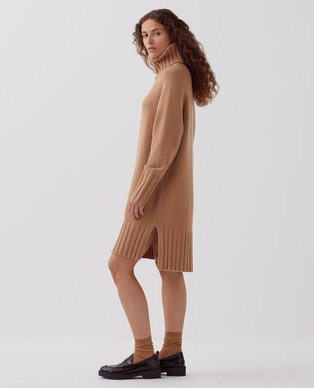 Vestido de lana con cuello vuelto I321 camel