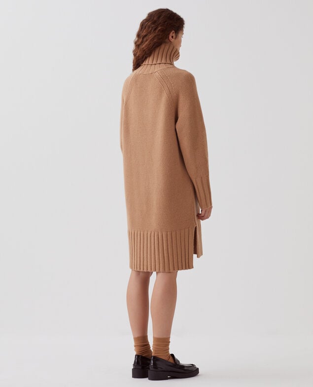 Vestido de lana con cuello vuelto I321 camel