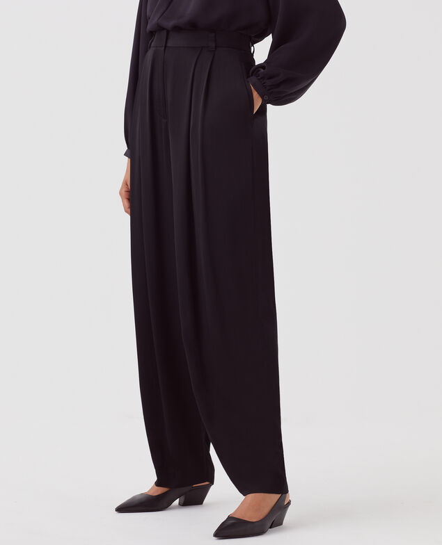 Pantalón fluido satinado H091 black beauty