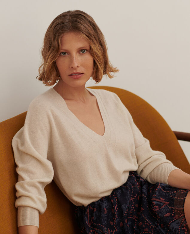 Jersey con cuello de pico de cachemir A009 white knit 3wju082w23