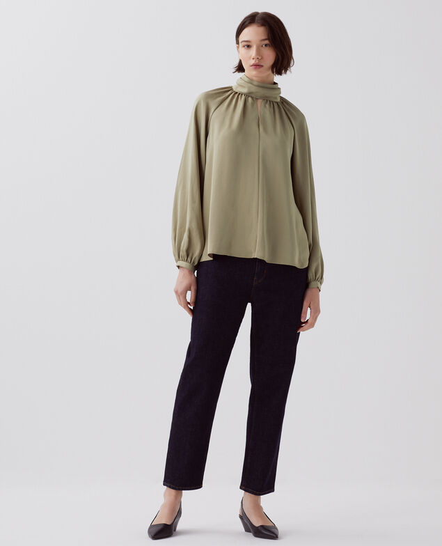 Blusa fluida tacto seda I560 covert green