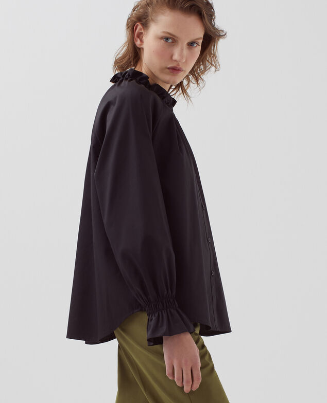 Camisa con cuello de volantes H091 black beauty