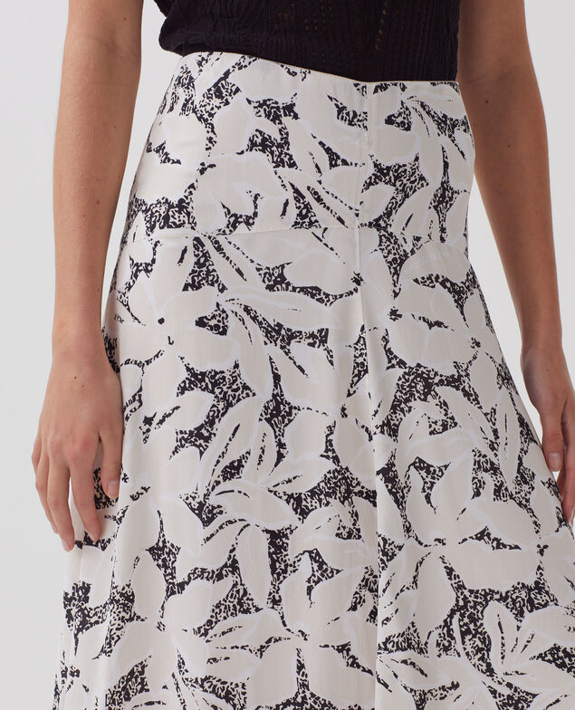 Falda larga fluida asimétrica J301 flower camo ecru