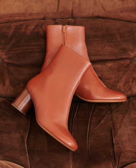 Botines de cuero con tacón