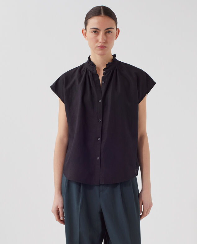 Camisa sin mangas con cuello de volantes U090 black