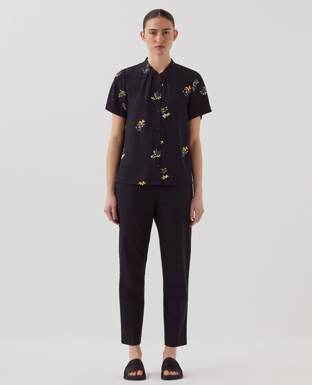 Camisa fluida de manga corta J091 fl bouquet black