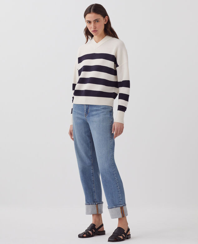 Jersey marinero con cuello de pico de lana merino J682 st ecru navy