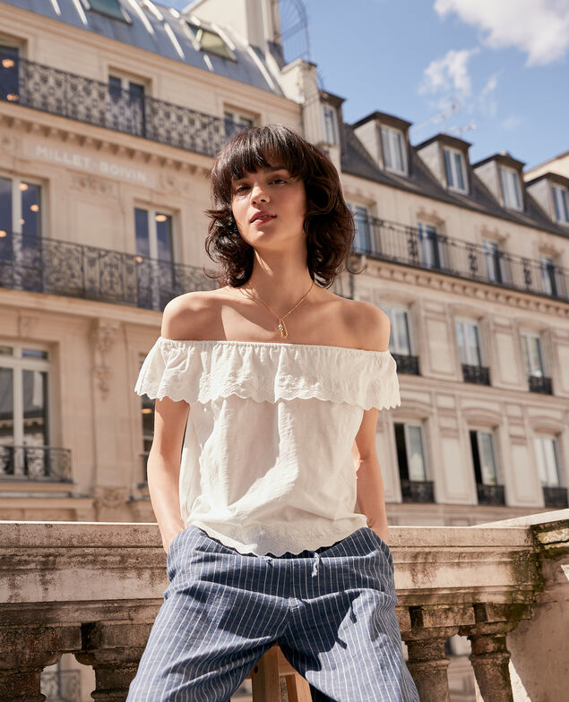 Top con volante elástico y bordado Off white