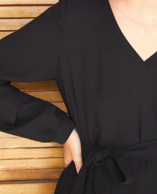 Vestido con escote de pico Negro
