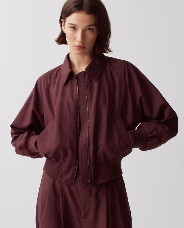 Cazadora corta con cremallera J380 decadent chocolate