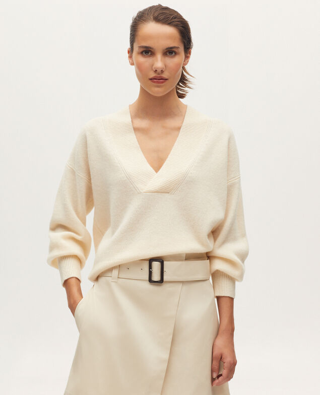 Jersey con cuello de pico de cachemir K300 ecru beige