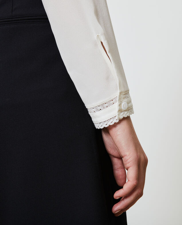 Blusa fluida de seda y encaje Gardenia