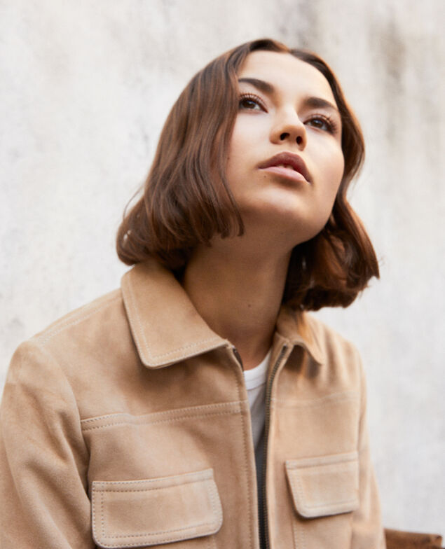 Chaqueta corta de ante Camel beige