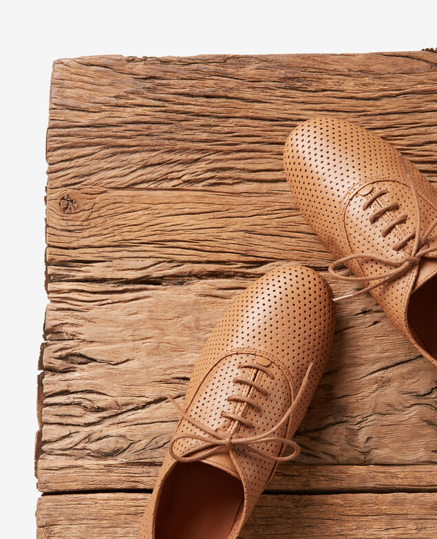 Zapatos Derby de piel perforada Cognac