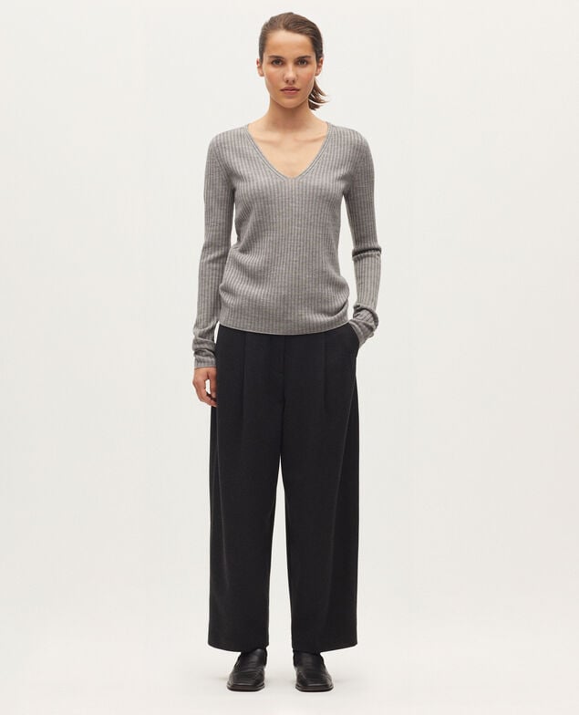 Jersey con cuello de pico de lana merino K070 mel gray
