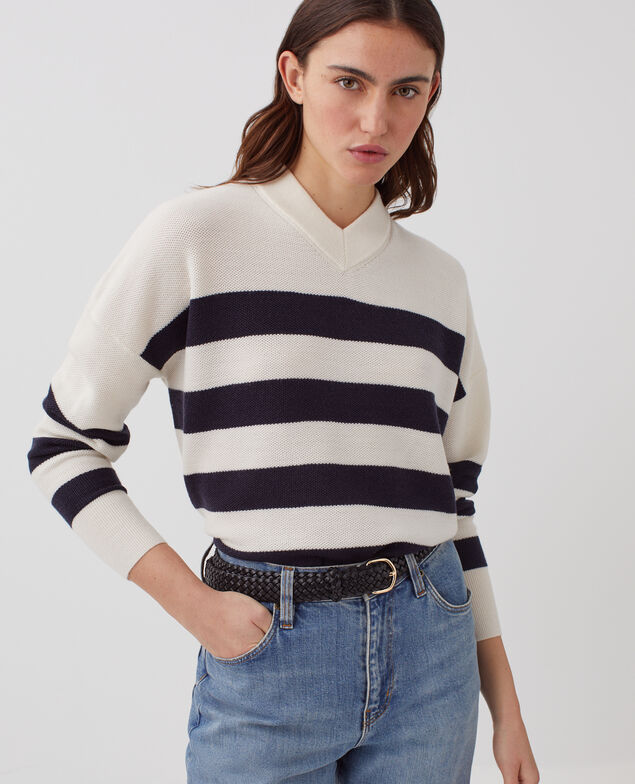 Jersey marinero con cuello de pico de lana merino J682 st ecru navy