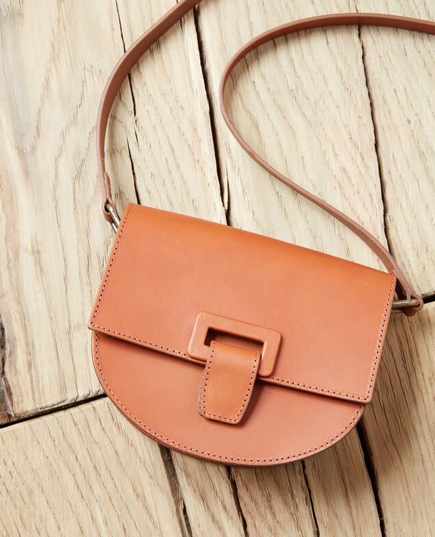 Bolso forma de media luna en pequeño formato Camel