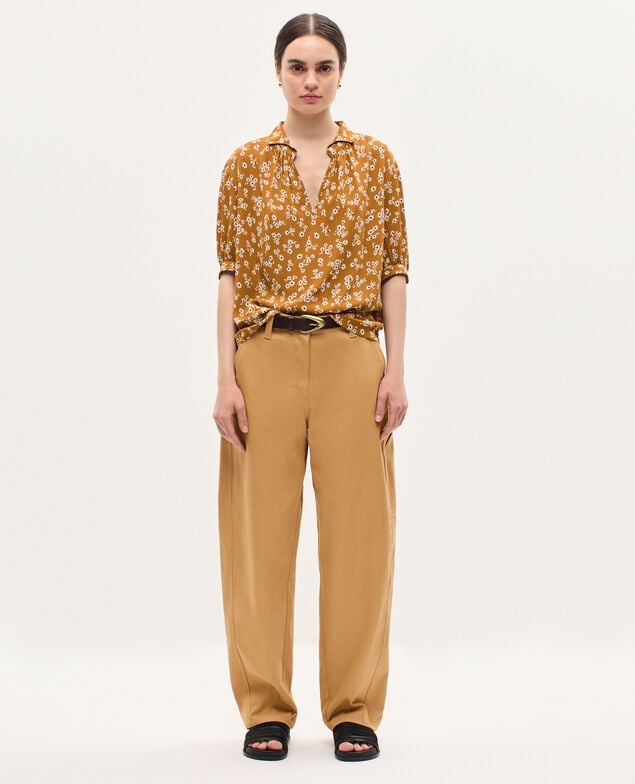 Blusa fluida de manga corta K480 daisy camel