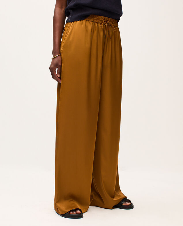 Pantalón ancho fluido satinado K340 bone brown