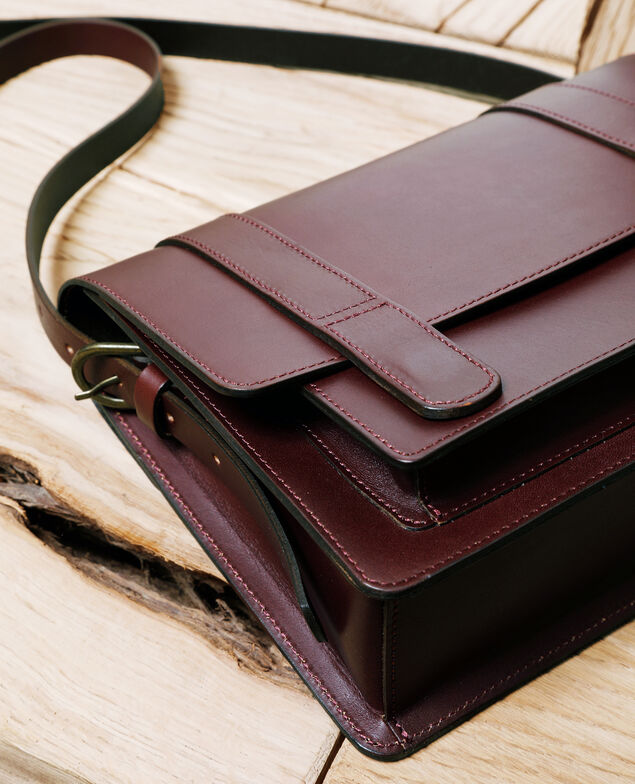 Bolso de piel lisa tamaño pequeño Decadente chocolate