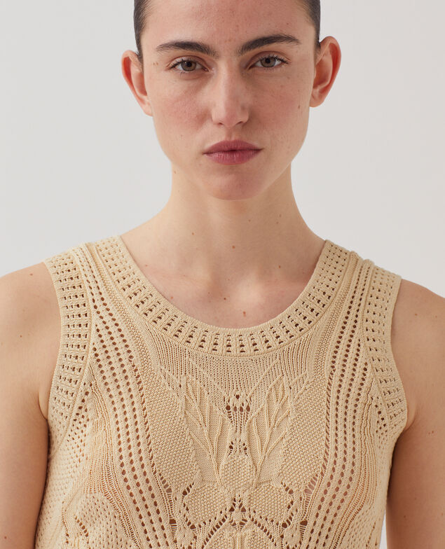 Top de crochet con motivo floral J300 natural