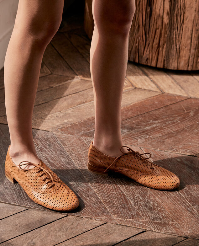 Zapatos Derby de piel perforada Cognac