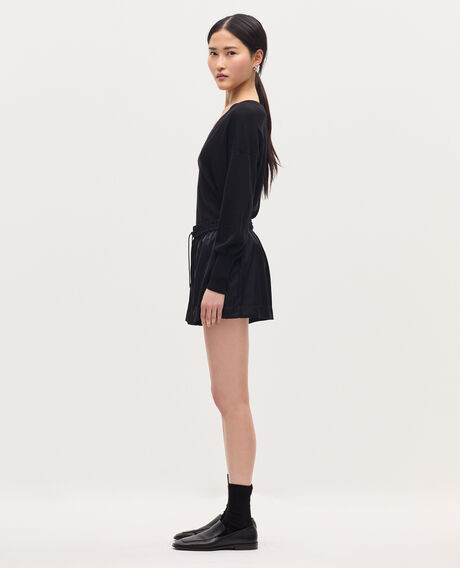 Short fluido satinado H091 black beauty