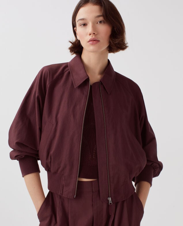 Cazadora corta con cremallera J380 decadent chocolate
