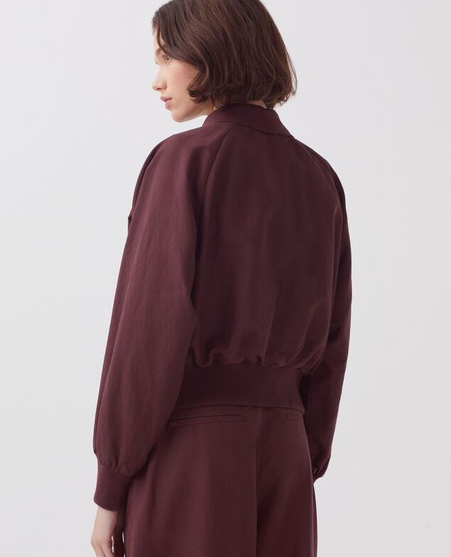 Cazadora corta con cremallera J380 decadent chocolate