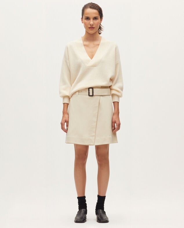 Jersey con cuello de pico de cachemir K300 ecru beige