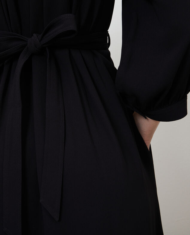 Vestido largo fluido con cinturón Black beauty