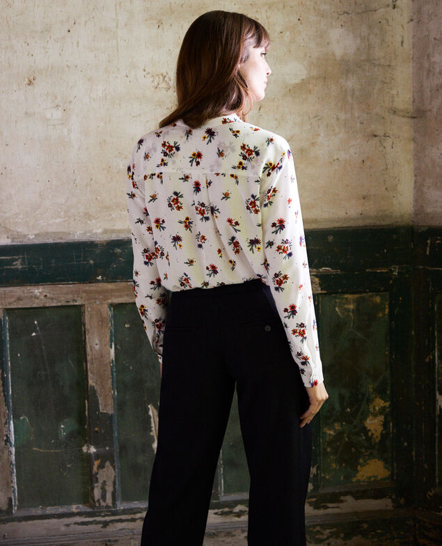 Blusa de cuello mao Bouquet coconut milk