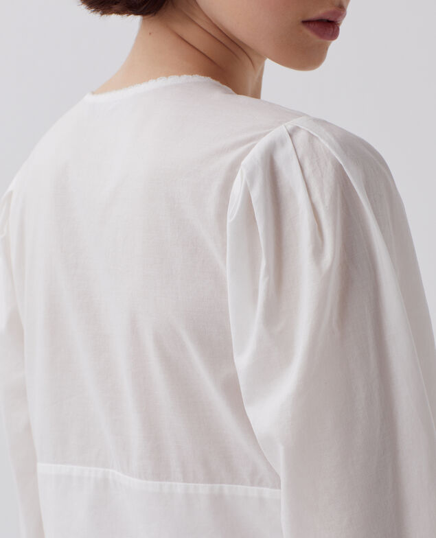 Blusa de algodón y cuello en pico H013 gardenia