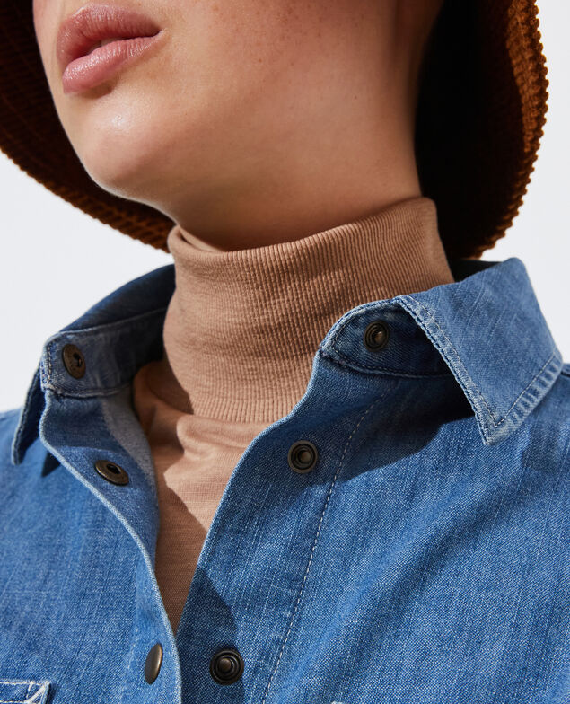 Camisa vaquera con bolsillos asimétricos. Denim blue