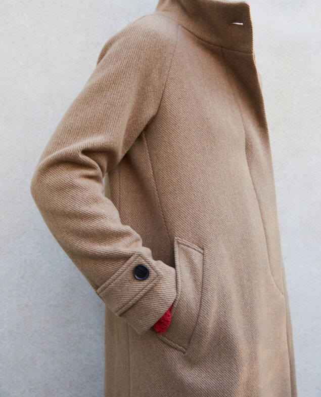 Abrigo con cuello subido Beige