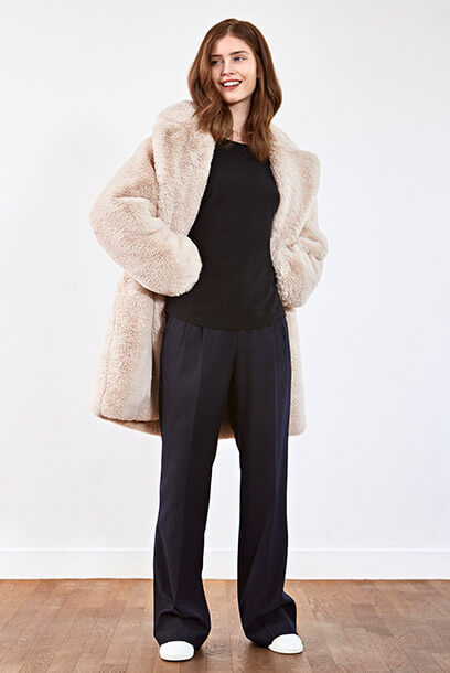 Look - Jersey de cachemir, Pantalón, Sneakers de cuero</a>
                    </div>