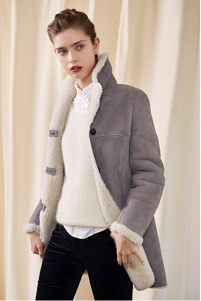 Look - Abrigo de piel vuelta, Camisa con volantes, Jeans cigarette