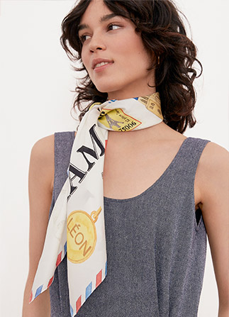Comment porter un foulard façon Comptoir des Cotonniers