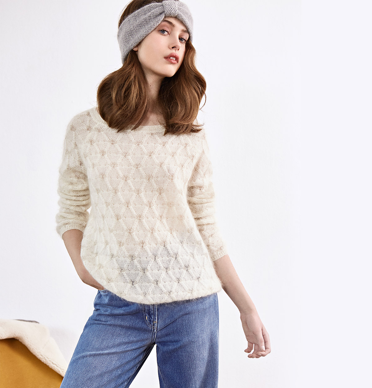 Look - Jeans cropped anchos, Cinta del pelo con mohair