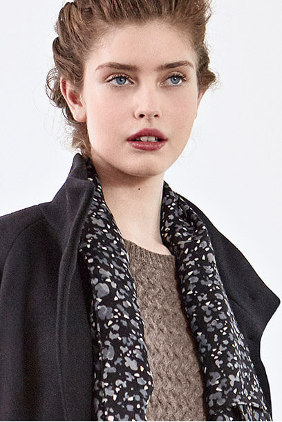 Look - Abrigo de lana, Pañuelo estampado de lana